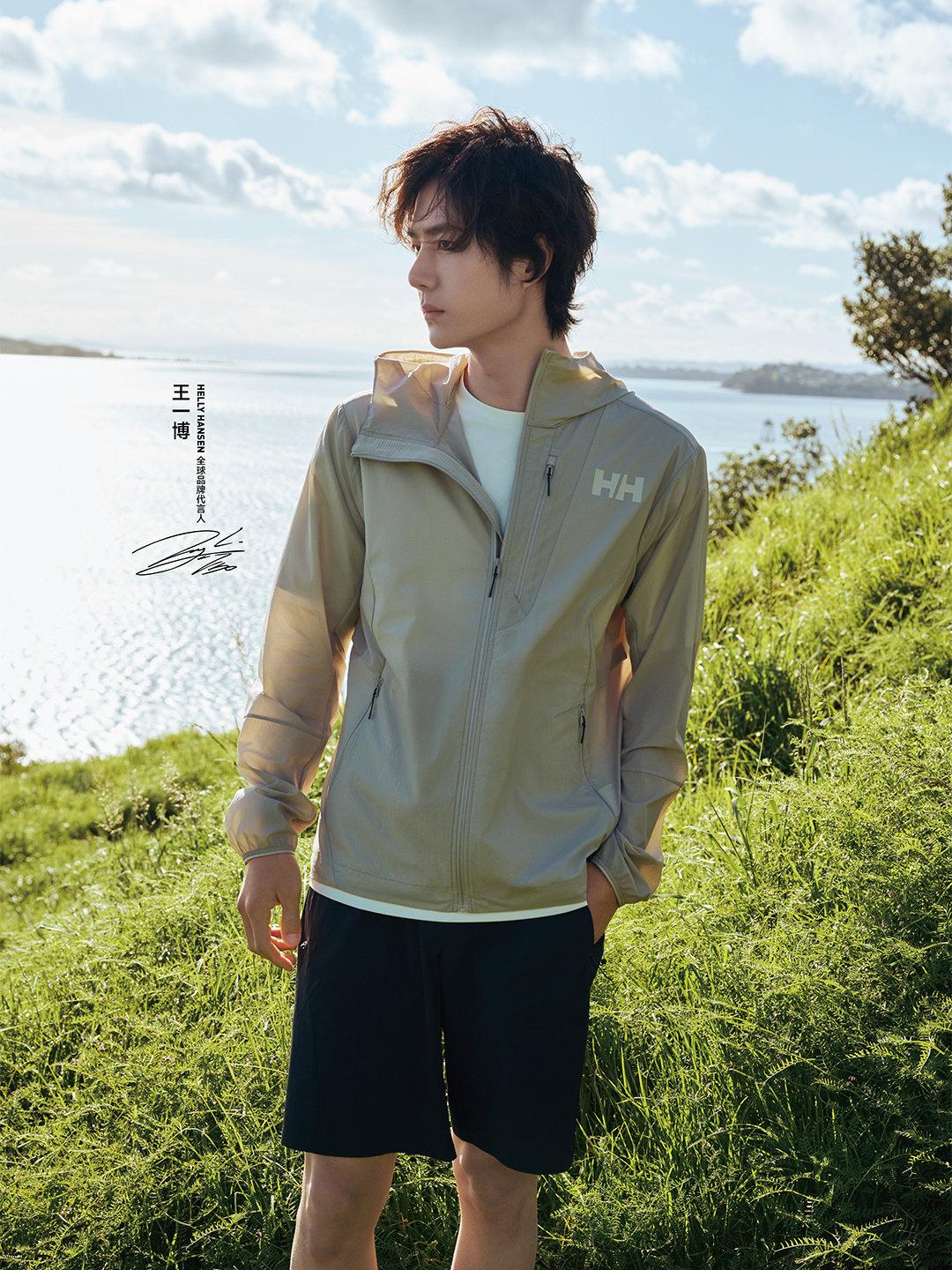 帅照来袭！干净清爽潮酷帅气运动范儿十足的海丽汉森全球品牌代言人王一博。在国外