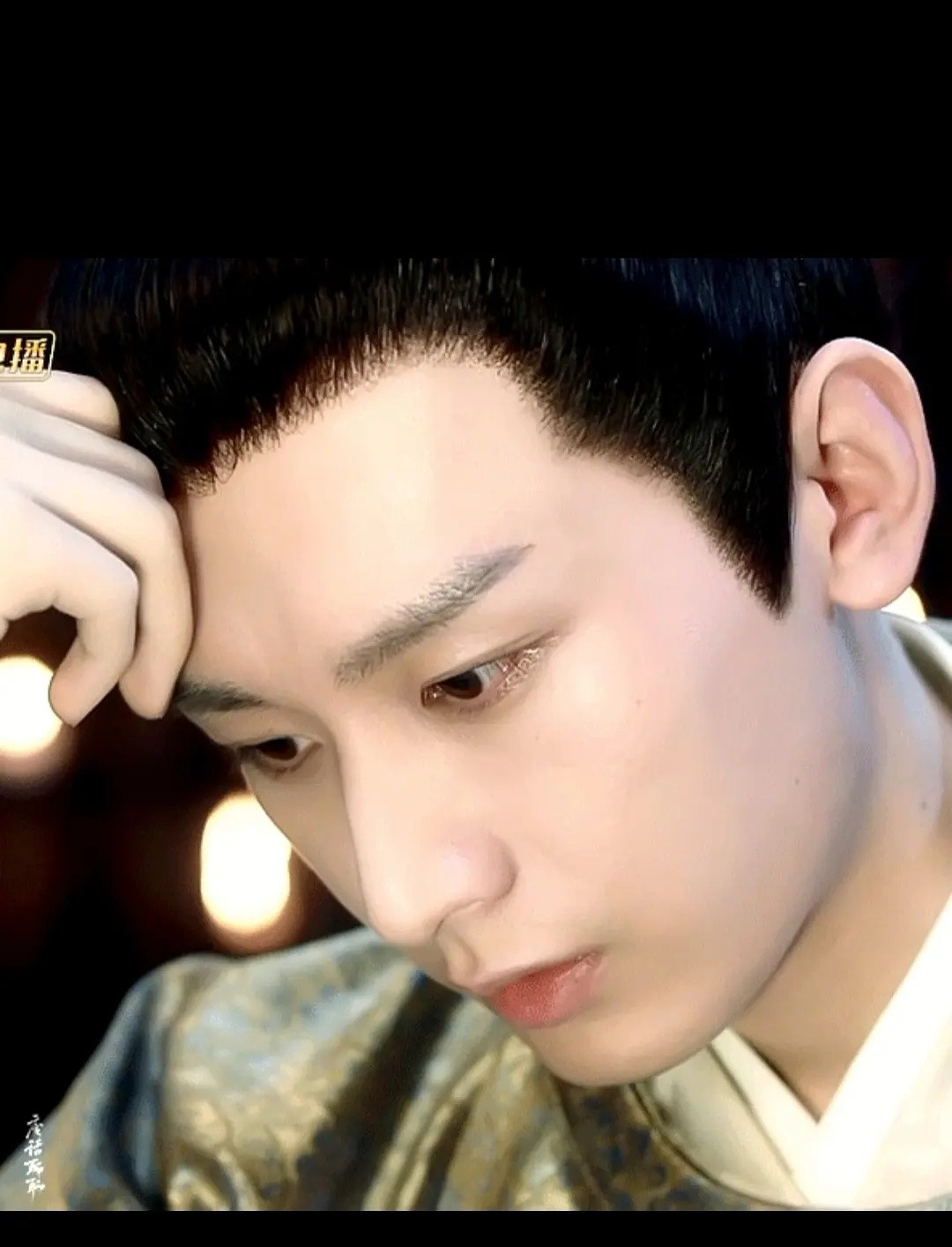 真心觉得成毅不适合带这种头套啊，很奇怪