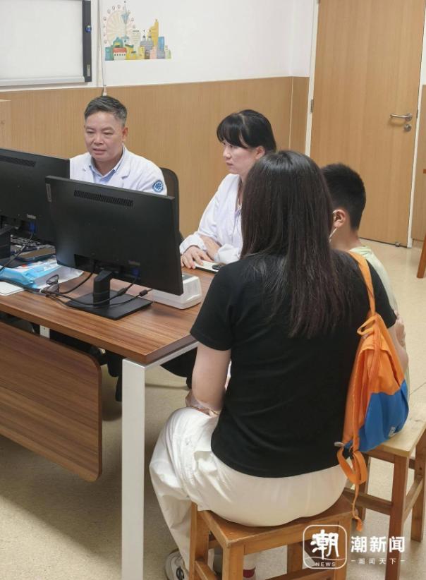 杭州13岁男孩被偏头痛缠了4年，一进校园就痛到没法上课。从9岁起发病