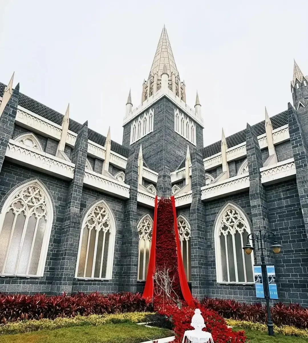 福州艾利安那婚礼公司欠了砂之船奥特莱斯60万租金，直接被解约，场地说关就关。最