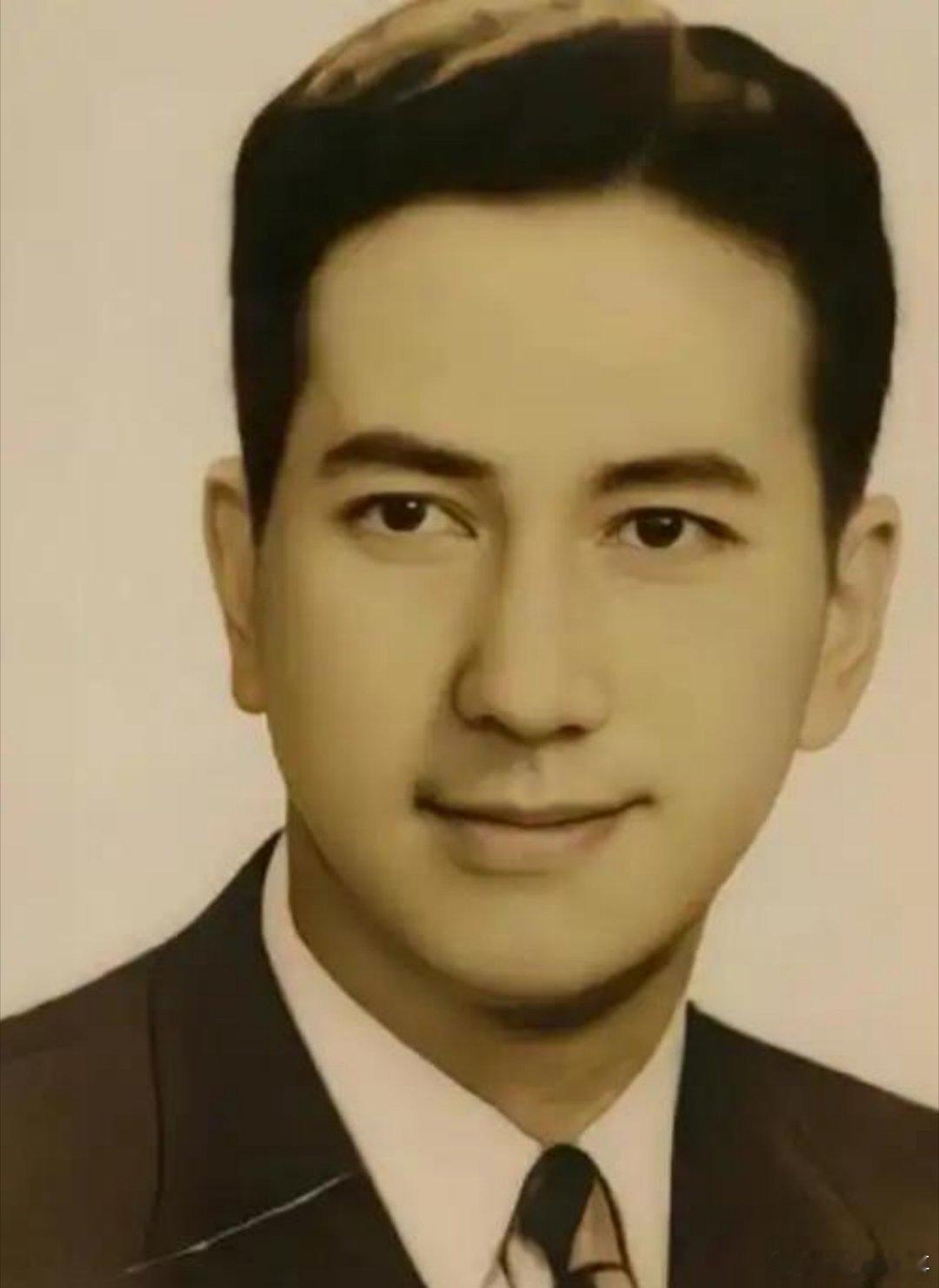 你有没有发现，豪门家族里那些活着时不能明说的恩怨，死后反而被一块墓碑给钉得死死的