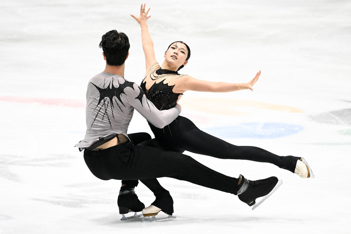 花滑俱乐部联赛总决赛: 彭智铭、金书贤分获男、女单冠军
