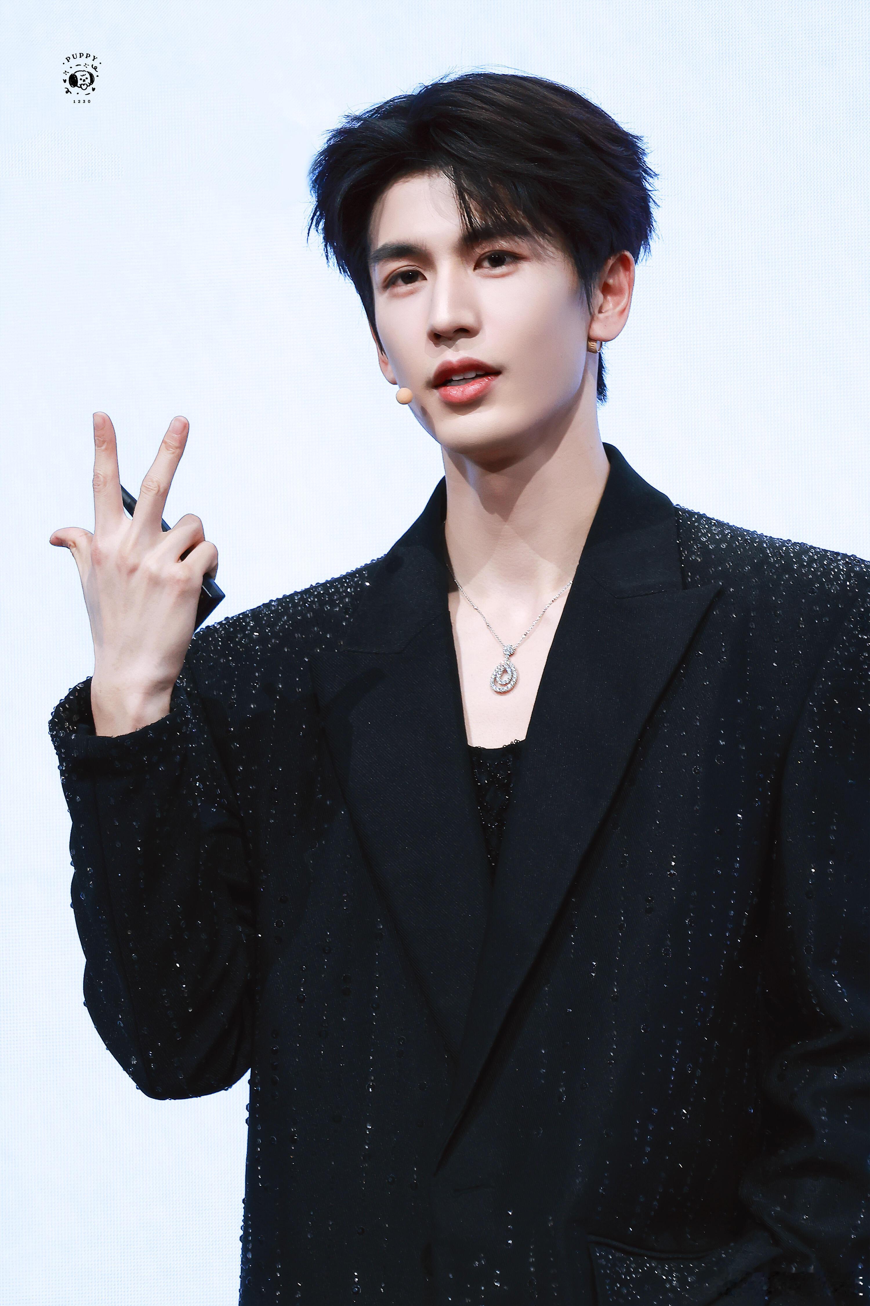 张凌赫彩带落下的瞬间我许愿你所愿即所得张凌赫｜​​​