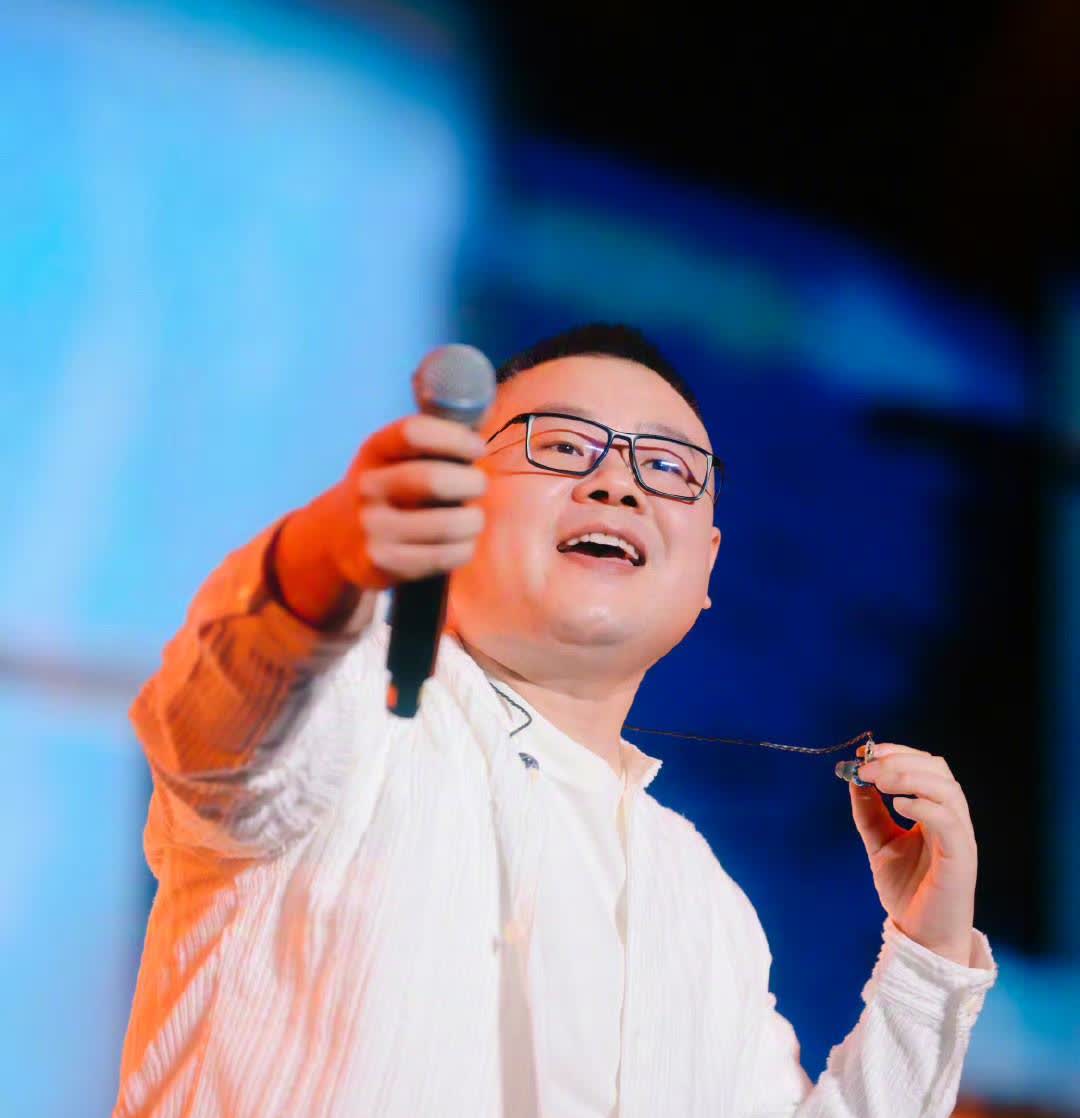 岳云鹏开演唱会最主要的一个原因不是因为他缺钱了，也不是因为他要转型当歌手
