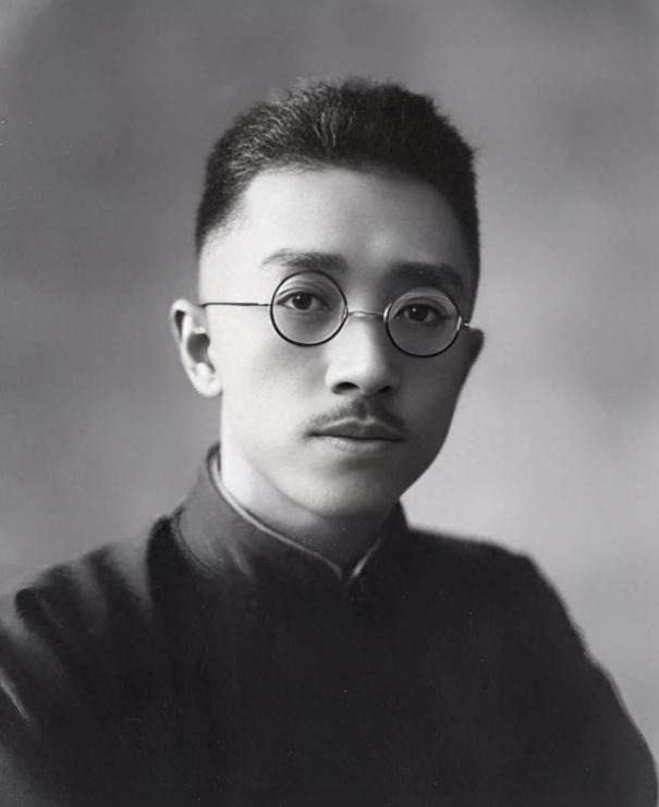 1962年，胡适去世，他的情人韦莲司故意给江冬秀寄去一大箱东西，火冒三丈的江冬秀