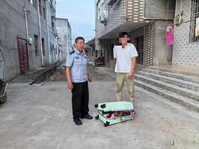 通山县，一名男子跟自己的妻子发生了剧烈的争吵，男子情绪暴怒，吵不过妻子，就拎起屋