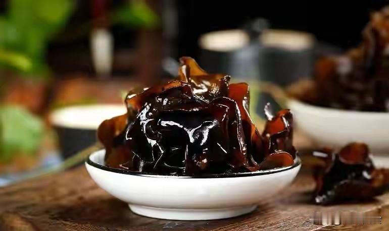 煮熟也有毒！夏季餐桌上有4类毒物，一口能毁一个家！提醒爸妈一定扔！夏季高温