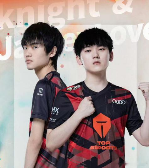 Jackeylove最喜欢的中单是Knight，Knight最喜欢的AD是Jac