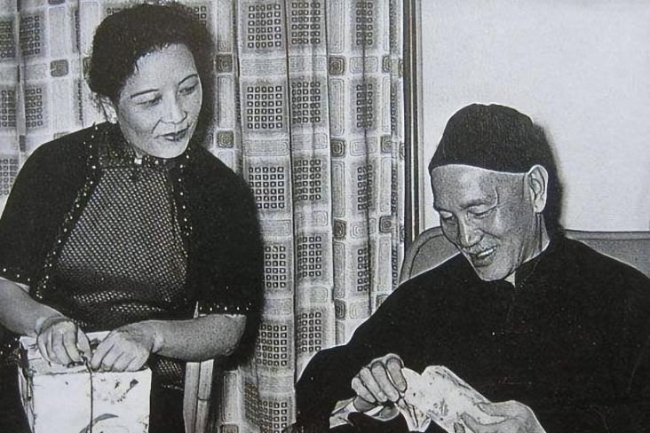1936年，宋美龄拨通了9年未联系的二姐宋庆龄的电话：救救我丈夫，谁也没想到宋庆