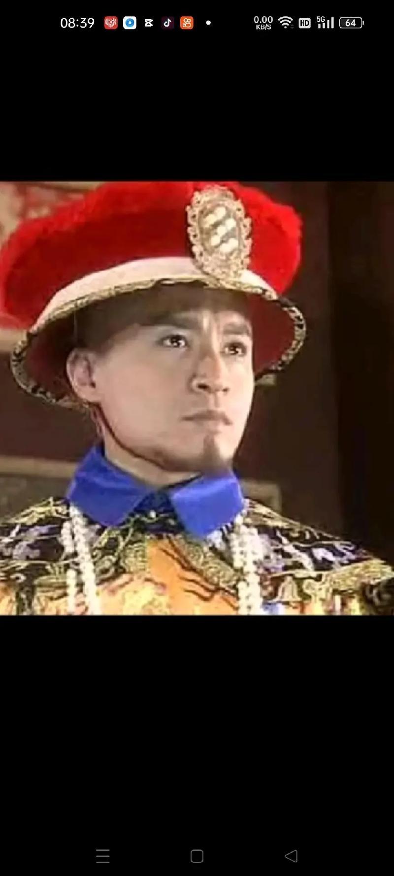 多尔衮不称帝的核心在于政治现实的权衡：皇太极去世时八旗势力四分五裂，豪格掌握两黄