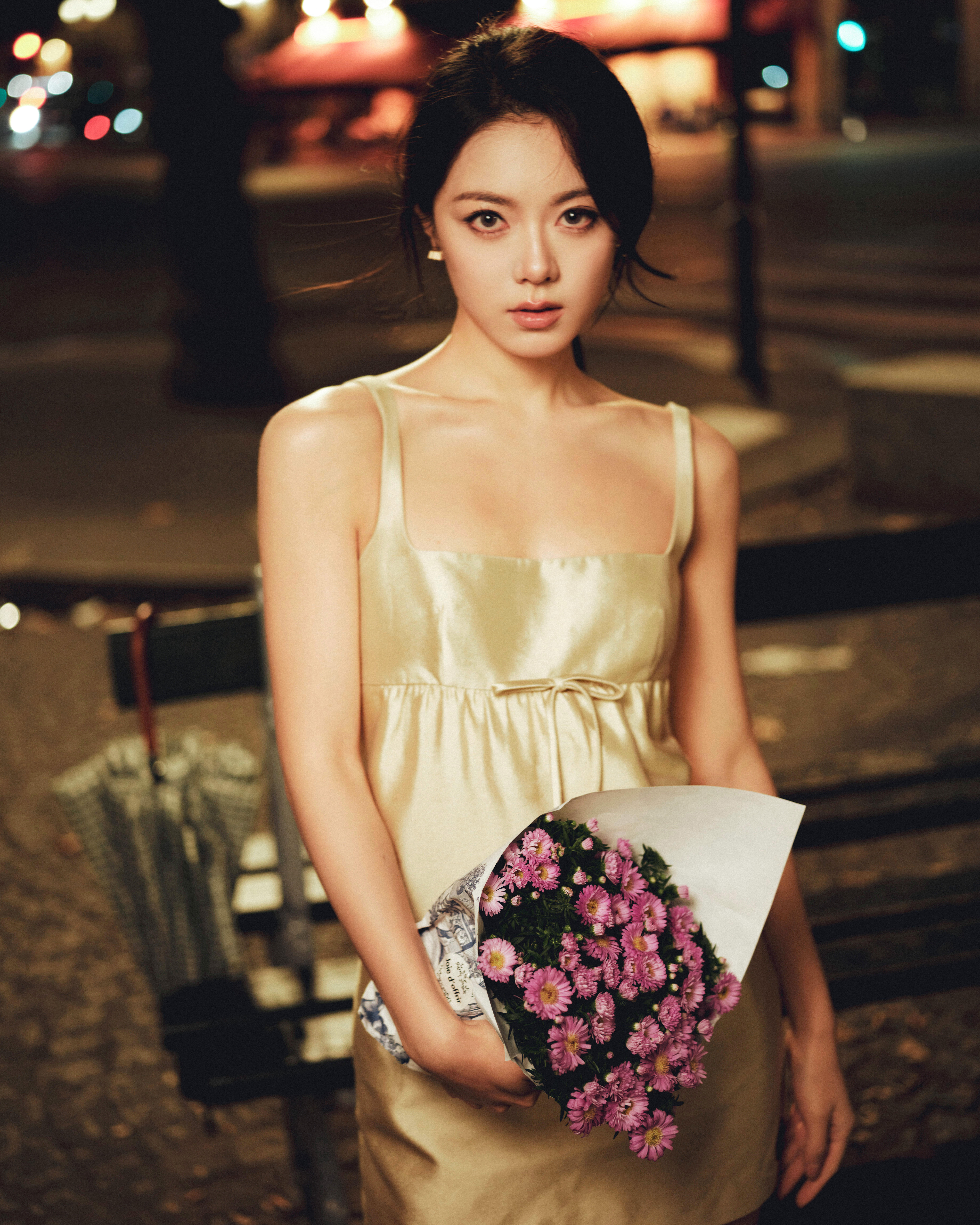 赵今麦MiuMiu造型赵今麦亮相MiuMiu2027春夏大秀，这身看秀Loo