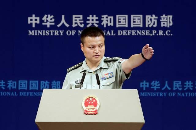 国防部归谁管？国防部是国务院的军事工作部门，和公安部、教育部等部委一样，都是