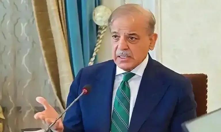 果不其然。巴基斯坦规划部长阿赫桑·伊克巴尔突然宣布了：承认没有把中国—巴基