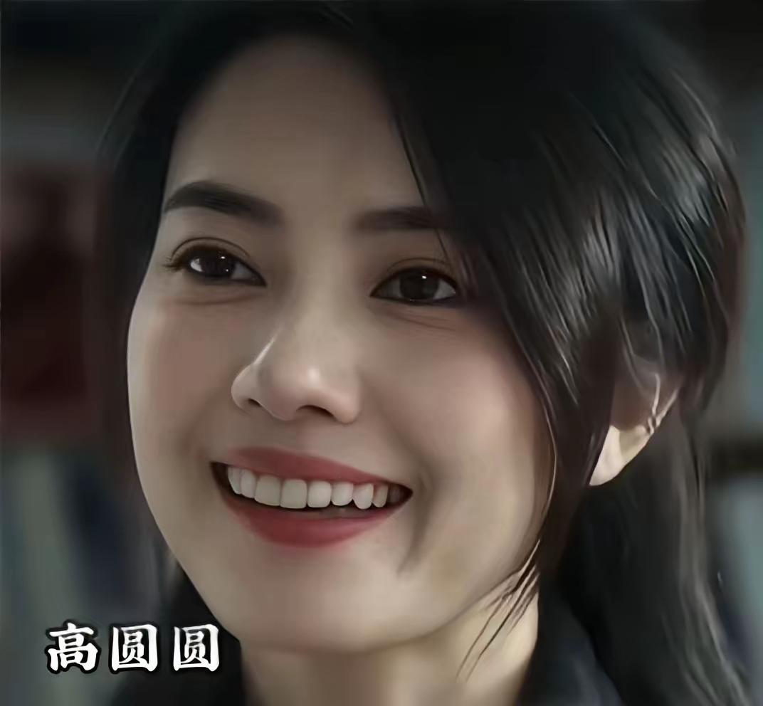 美女果然是相通的，高圆圆和金喜善这两个大美女放在一起看起来还真有点相似呢！你觉