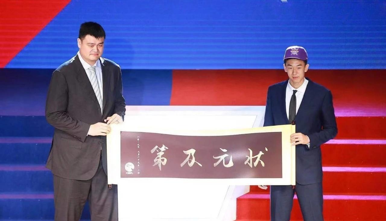 今晚广东男篮主场97-94险胜广州男篮的比赛，王少杰和陈国豪、些两位被北控男篮选