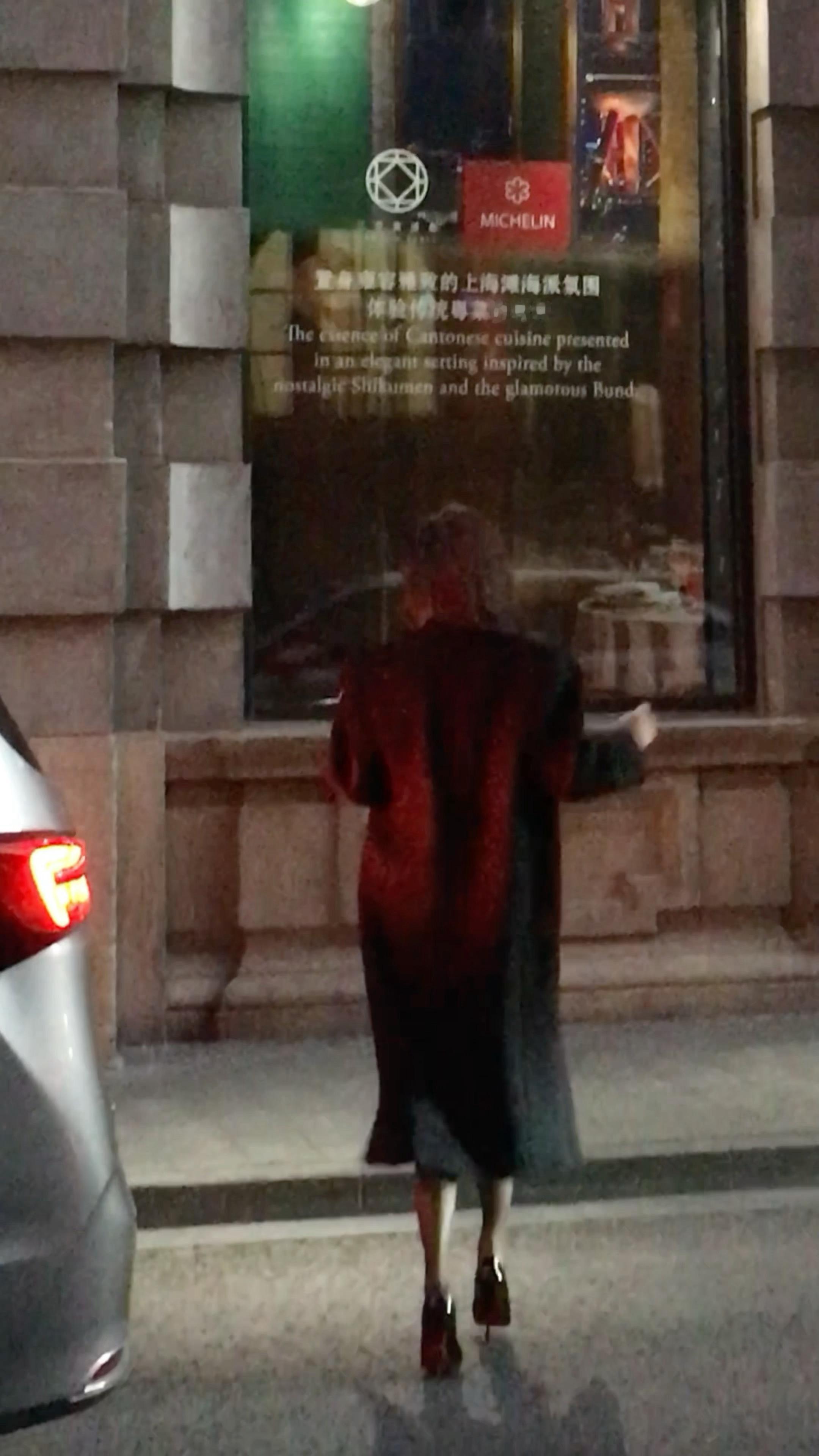 每次穿高跟鞋都被说不会走路ysl的高跟鞋和cl的高跟鞋只能说谁穿谁知道