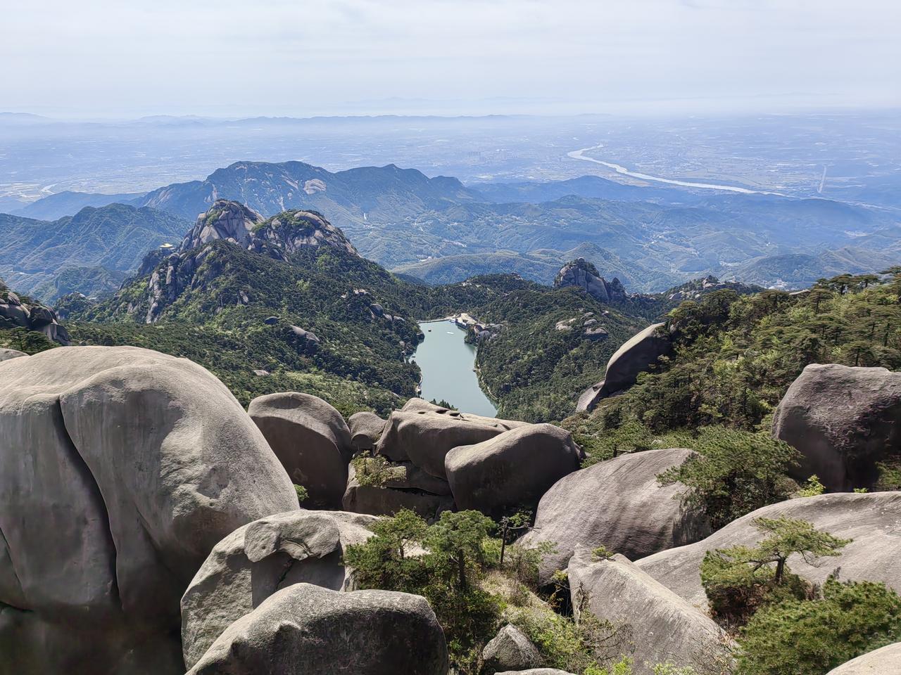 游览安徽天柱山风景区（九）在安徽天柱山风景区游览的时候，我就一直在想，天柱山的