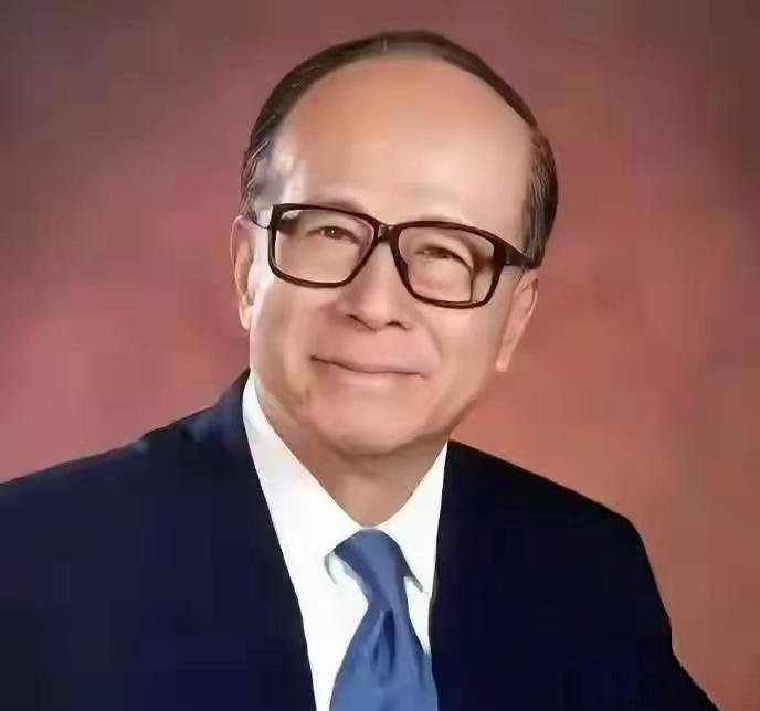 李嘉诚这是嗅到了危险的信号了吗？前脚果断卖掉了英国电网公司100%股权，套现