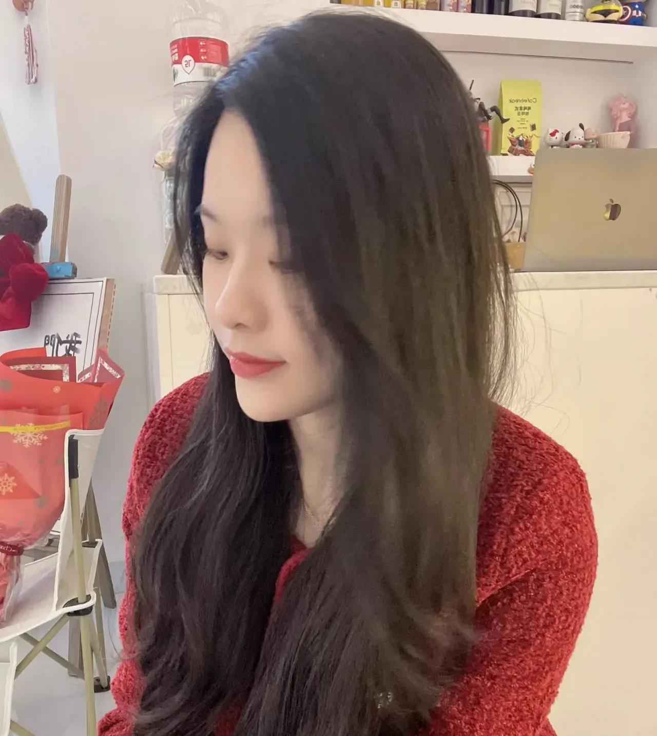 我有一个女同事，活得特别潇洒。其实我们都知道她老公在外面有情况，她不可能不知道