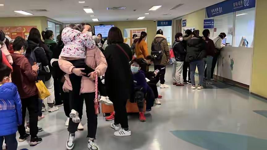 流感药“新老混战”当“新老混战”成为流感药市场的主旋律，普通消费者的心情也变得复