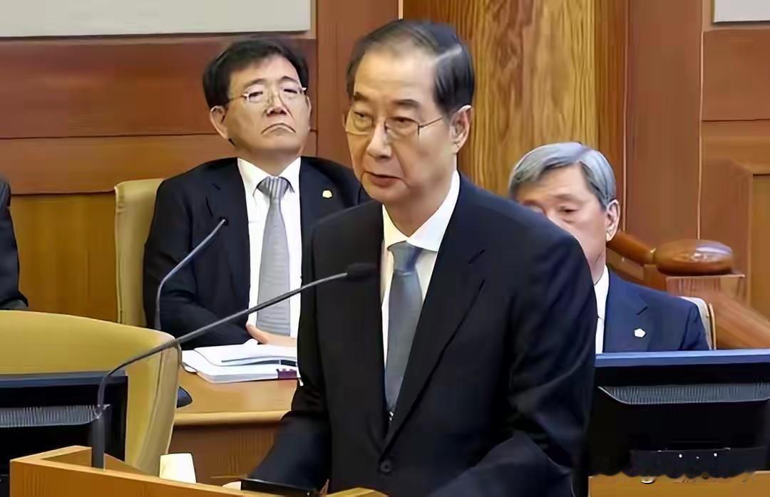 韩德洙被判15年监禁，尹锡悦顿感大事不妙前总统尹锡悦与前总理韩德洙双双身陷囹圄