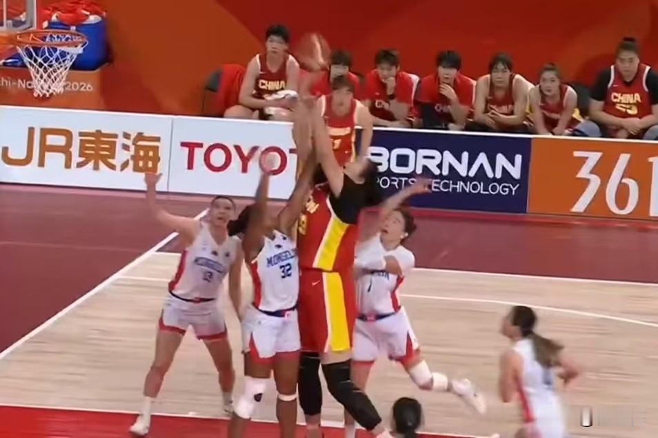 蒙古女篮教练谈张子宇：“当她在内线拿球，我们至少是三个人上去夹击，但还是没用