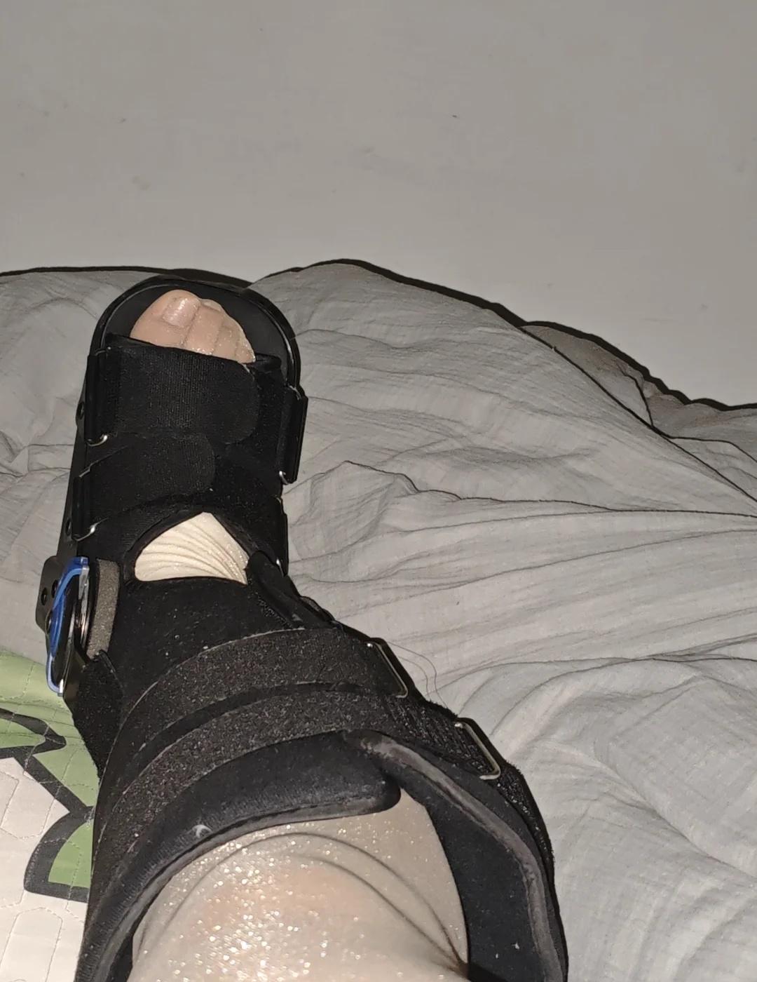 脚骨折了谁能帮我买一双高跟鞋啊