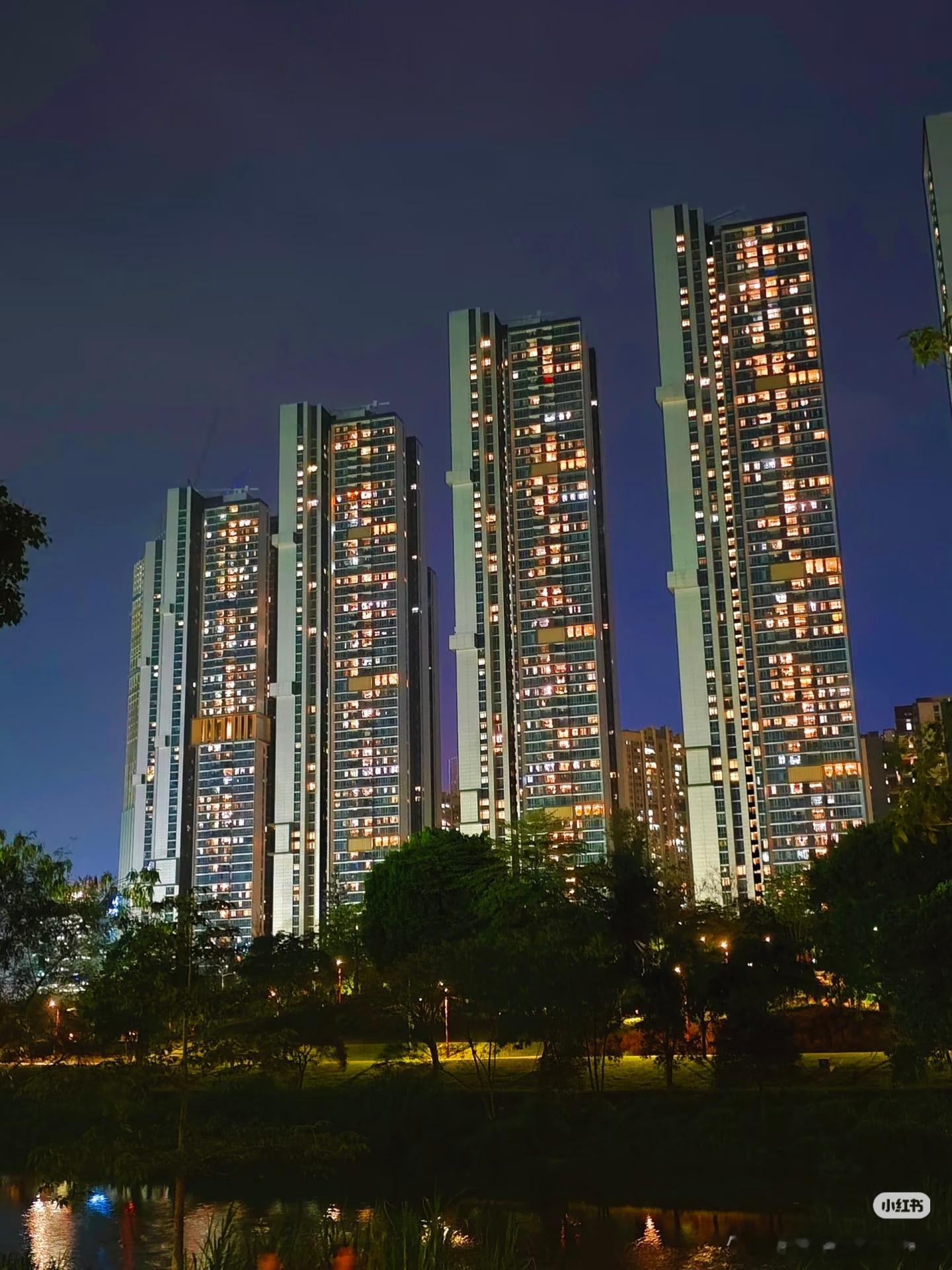华润城润玺的夜景，还可以吧。