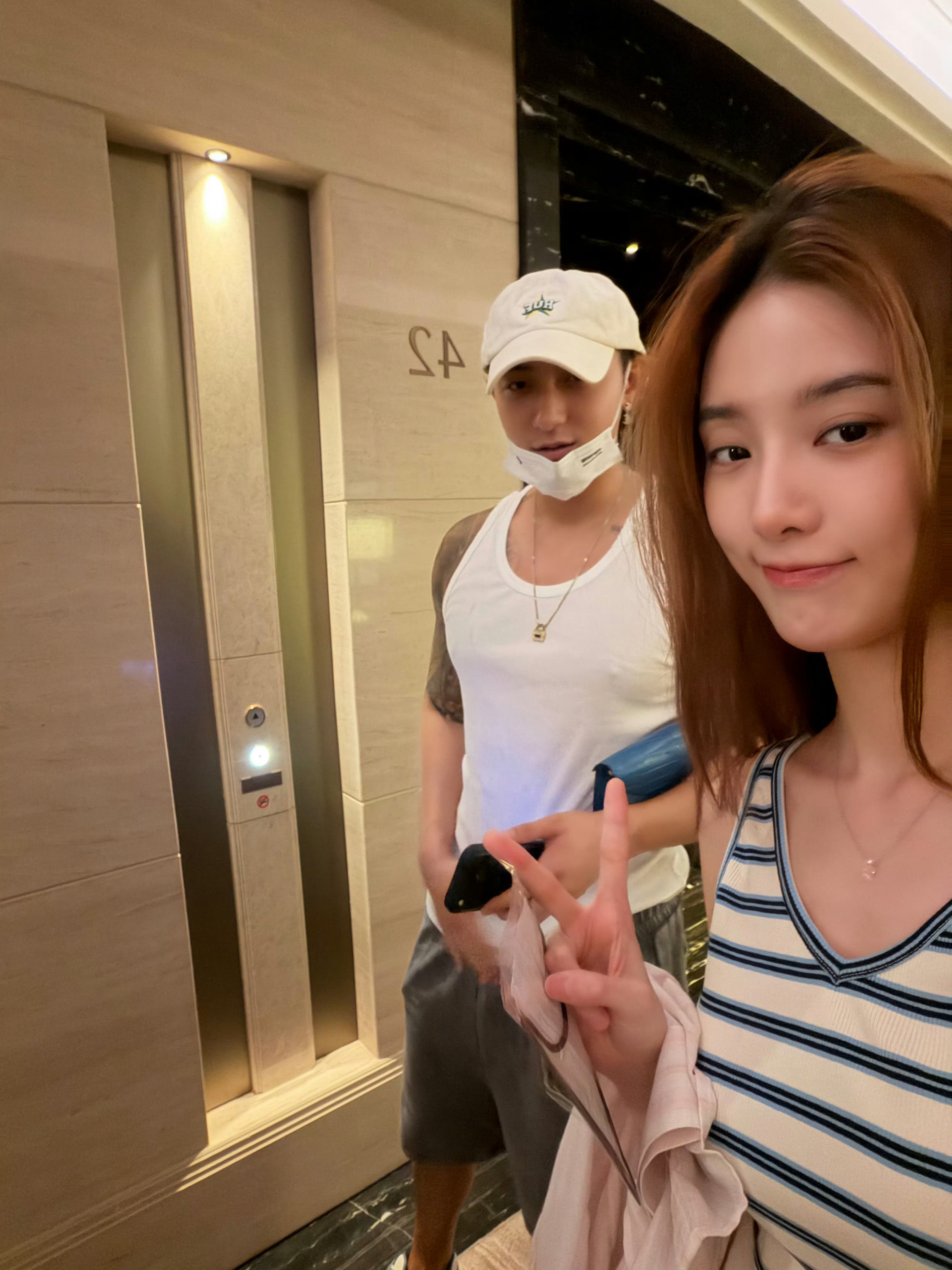 黄子韬，让你小子赚到了徐艺洋晒与全红婵合照