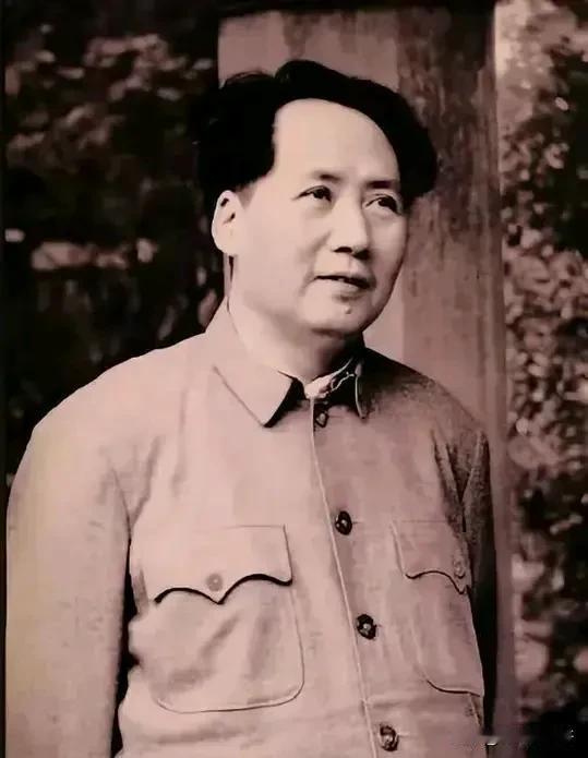 你知道吗？领袖也有凡人的一面，1955年的一天，毛主席去西郊参加活动，在返回中南