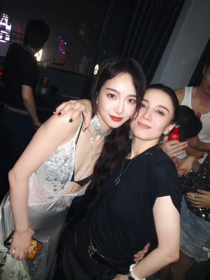 宋茜宋佳新的合照，好美啊🥰​​​