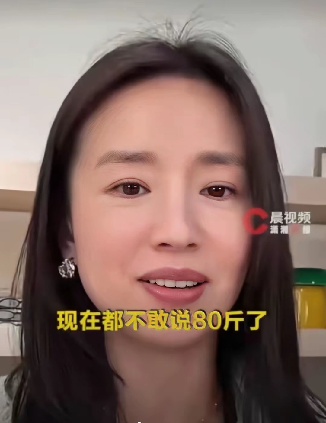 46岁的董洁长胖了整整10斤内娱却罕见地没有一个人骂她，反倒全网都在夸她终于活明
