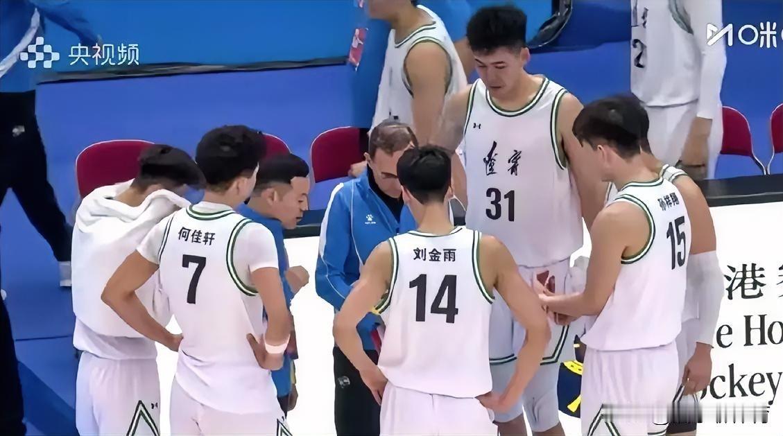 这球打的真硬，张陈志峰，何佳轩，刘金雨齐发威，辽宁u22男篮继续高歌猛进，本场比