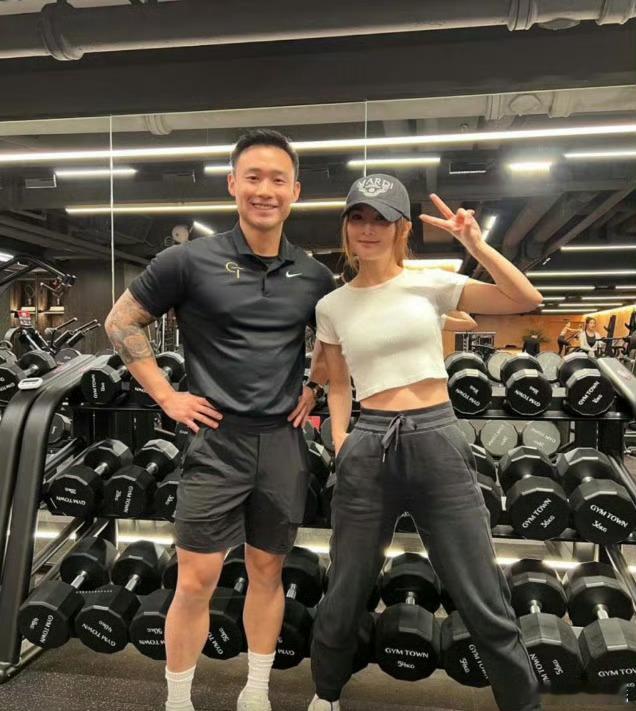 蔡卓妍结婚恭喜恭喜，43岁再次步入婚姻殿堂，男方是一名健身教练