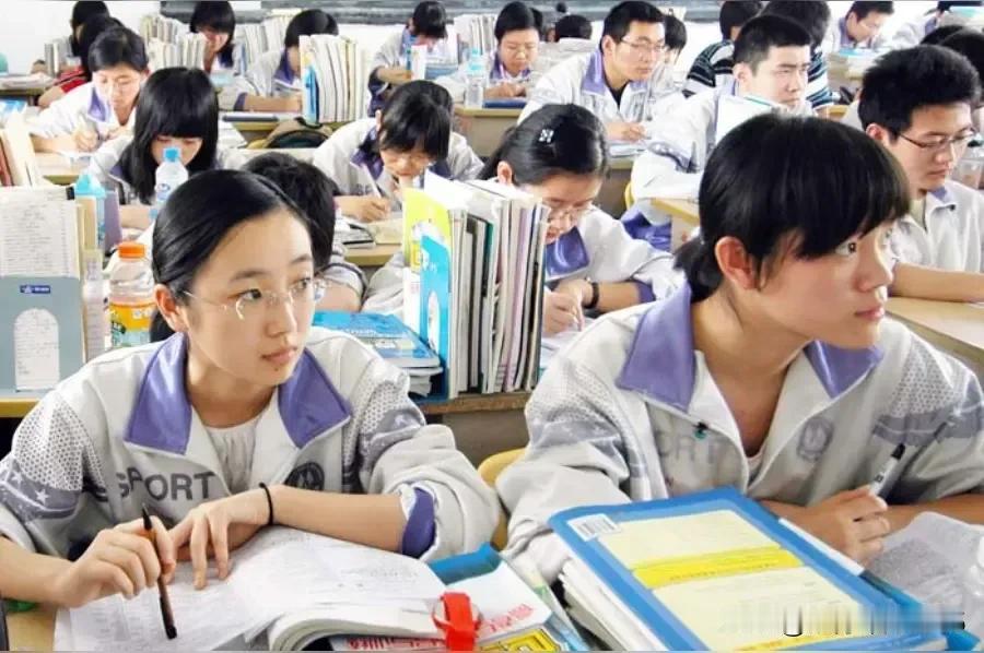 调查显示，60%的家长慢慢也想通了，教育娃的观念也变了，不再疯狂的卷了。现在
