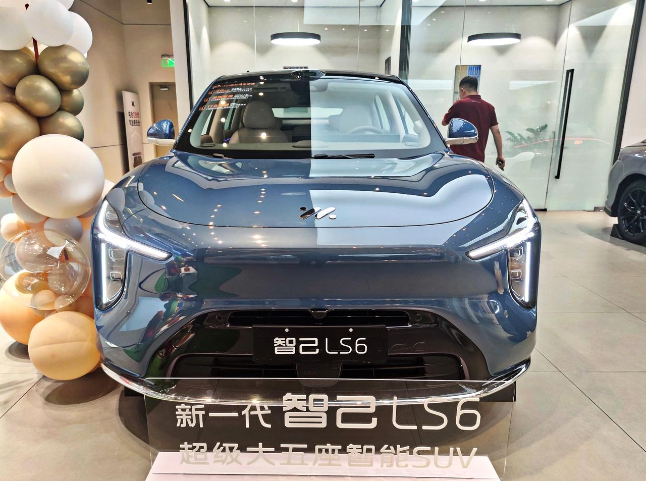 超级大五座智能SUV《智己LS6》2026款智己LS6焕新上市，推出纯电和