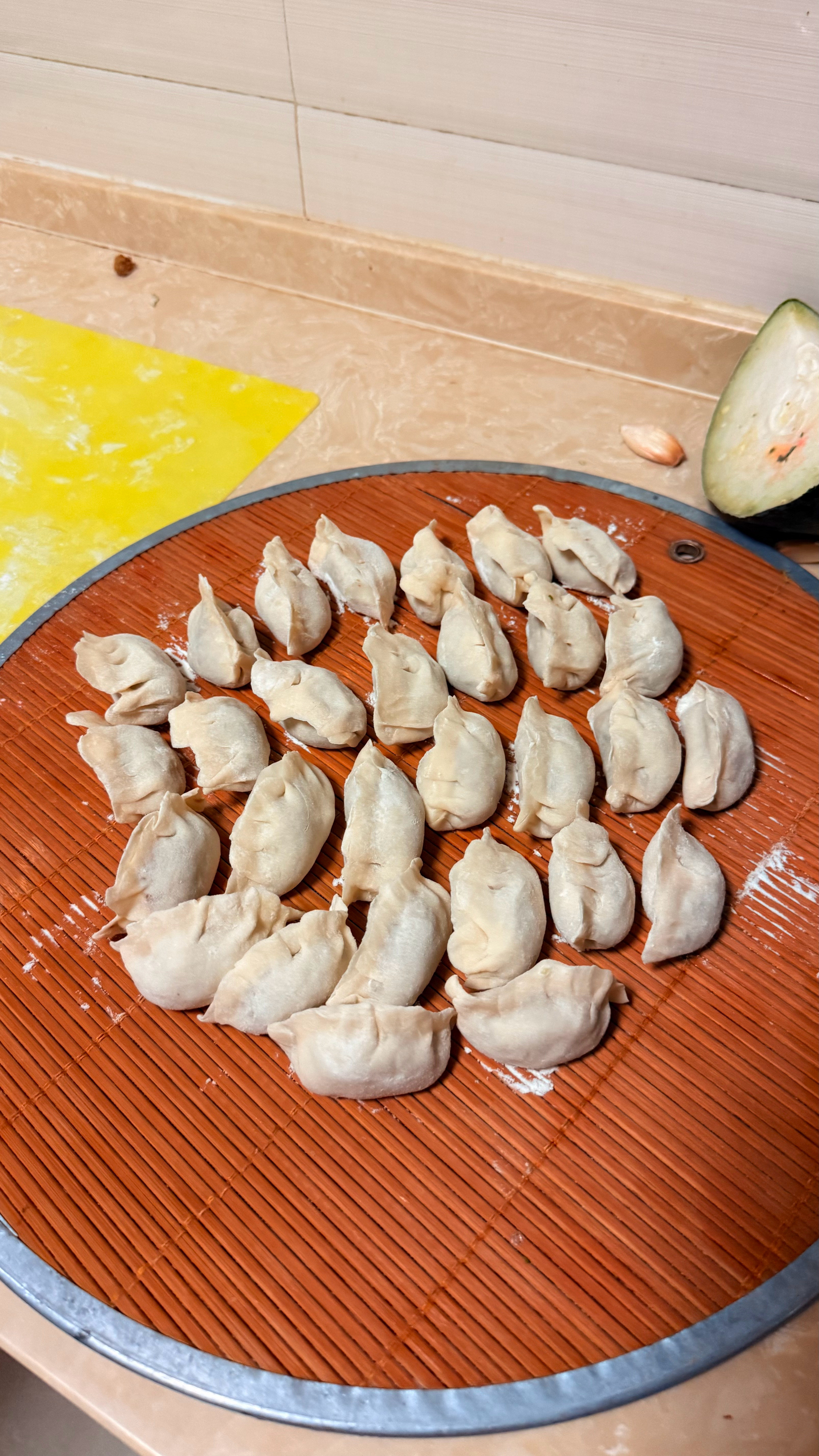 在东北，别管你是几点的车都得吃顿饺子，还得现包​​​
