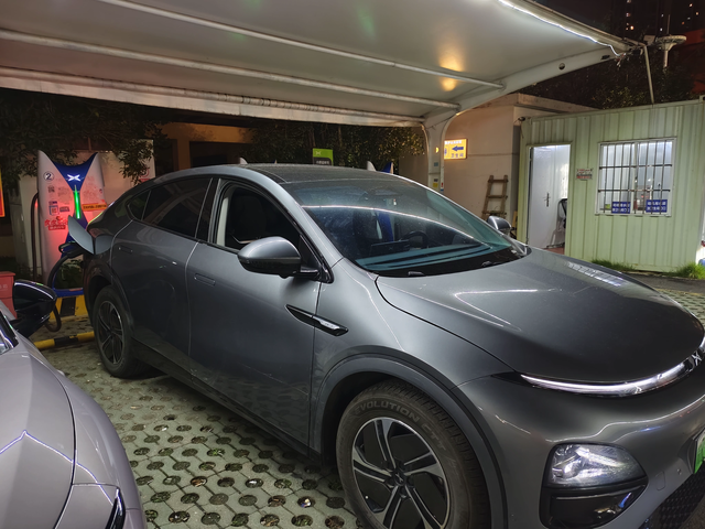 小鹏G6侧颜小鹏G6侧颜杀，还是很有韵味的。