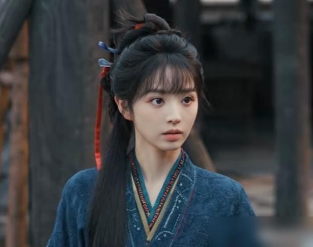 最近《逐玉》刷爆全网。主角先婚后爱的甜戏看得人嘴角上扬，我却被配角金爷堵得慌