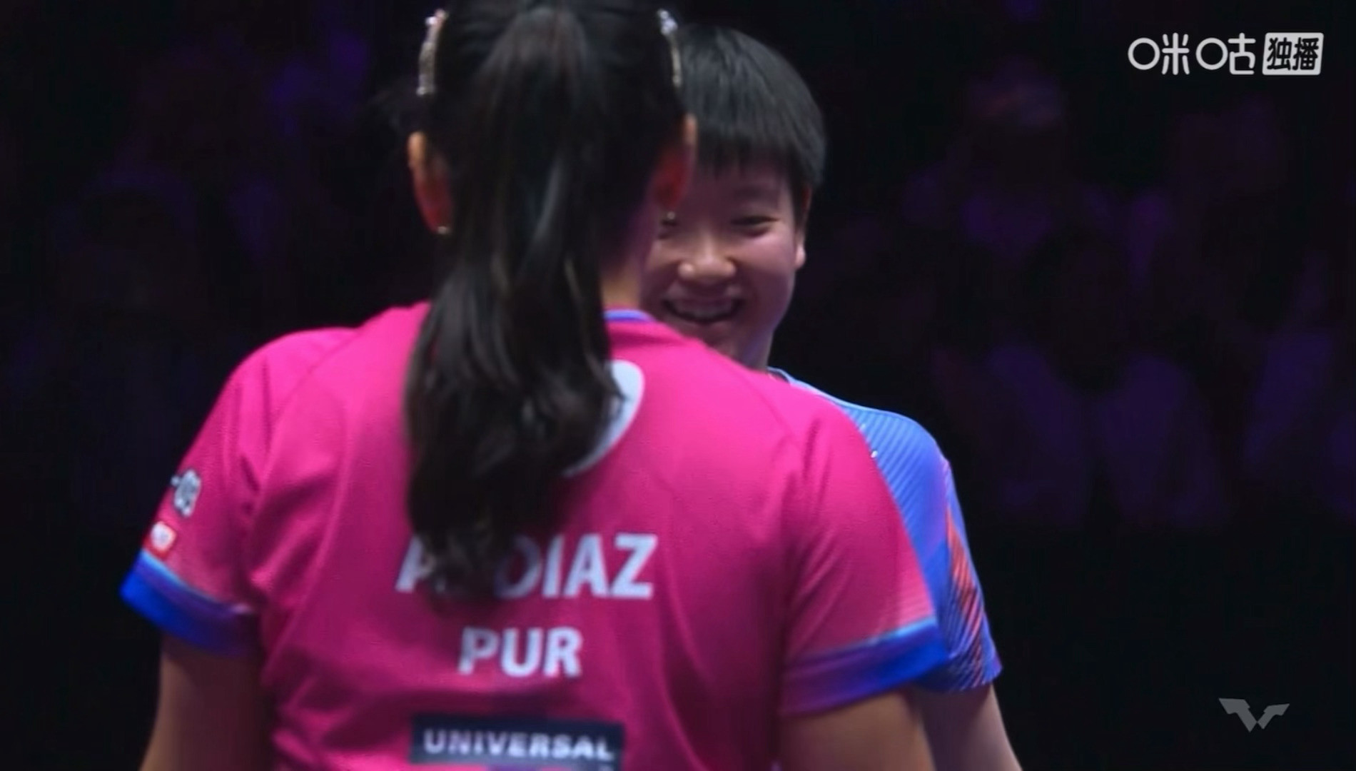 笑脸盈盈的和迪亚兹说sorrysorry🥰