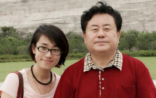 1981年，著名作曲家徐沛东向女友崔静求婚成功，然而到了领结婚证的那一天，徐沛东