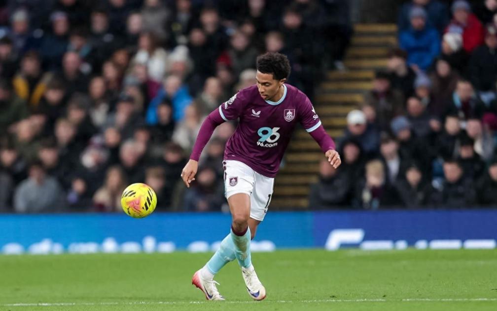 这轮英超，我劝你别看积分榜。纽卡在客场会腿软。18个客场跪了15回，连卢顿的球