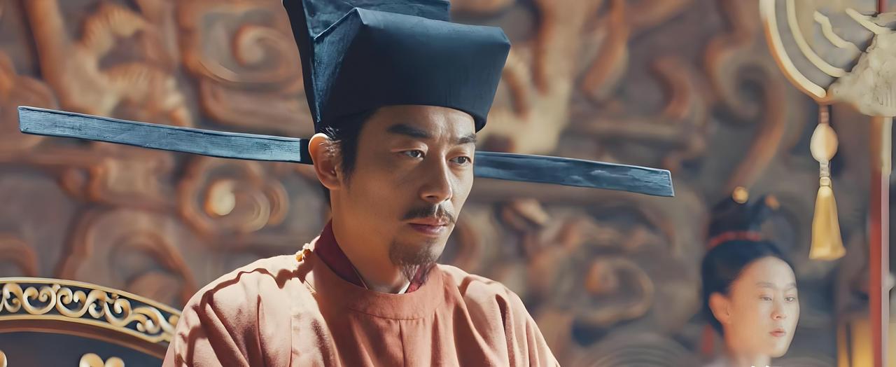 在赵匡胤之前，宰相是可以和皇帝坐在一起，以上下级同事的关系处理国政的。赵匡胤登基