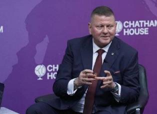 乌军前司令扎卢日内说了一句大实话，这个世界上没有任何一个国家能阻止俄乌战争，美国