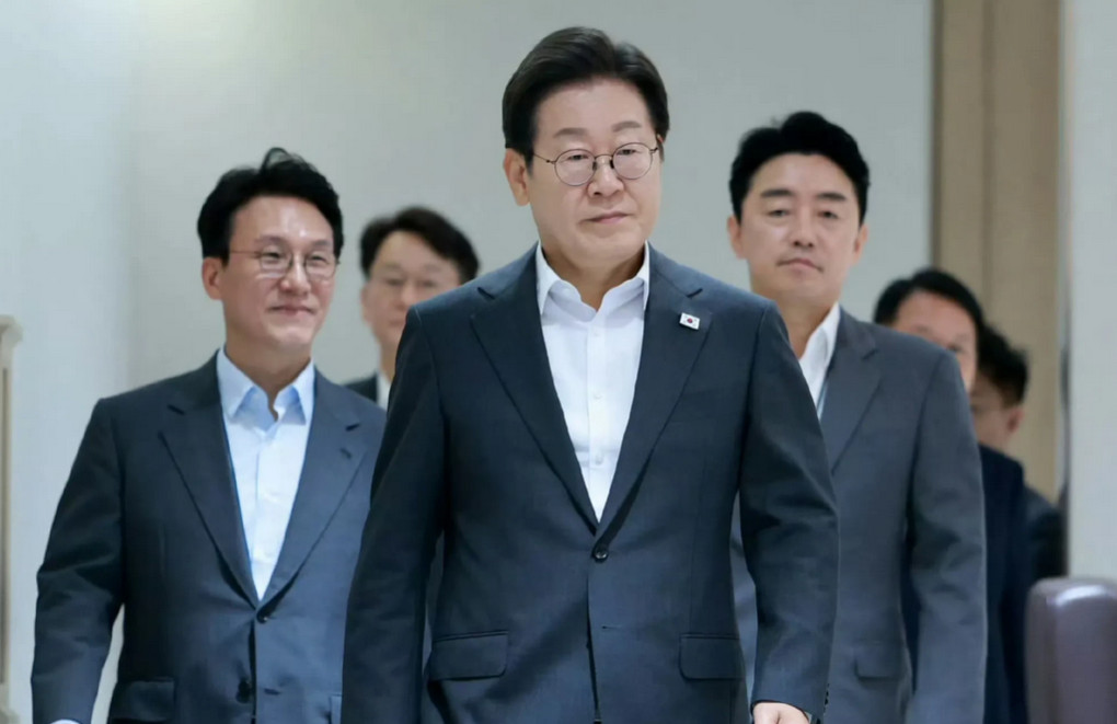 都被摆上桌了，韩国还是希望中方能先访韩！"韩国总统室:韩方还是希望中方能率