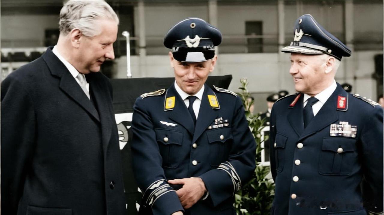 战后重新加入德国联邦国防军空军的埃里希·哈特曼。1970年9月30日他以上校军衔