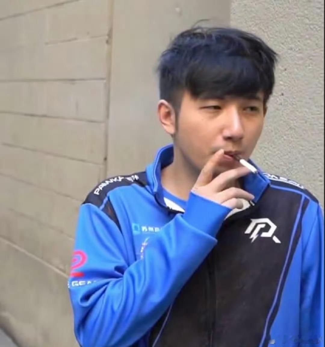 fy：蒜头说AR又出发了，听说是lou，狼哥，pyw，jt和Xnovadota2