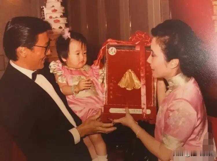近日，随着谢贤离世消息引发全网追忆，一段横跨四十余载的温情往事再度浮现——汪明荃