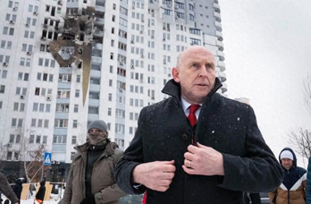 2026年1月初的乌克兰西部，一列载着英国国防大臣约翰·希利的专车在利沃夫地区骤