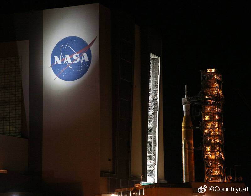 等待50多年！NASA“阿尔忒弥斯2号”载人绕月任务最快4月1日发射海外新鲜事